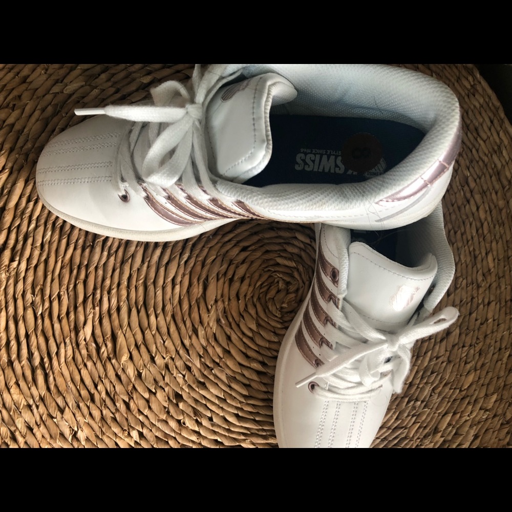 Super cute K-Swiss tennis shoes. Only worn once.